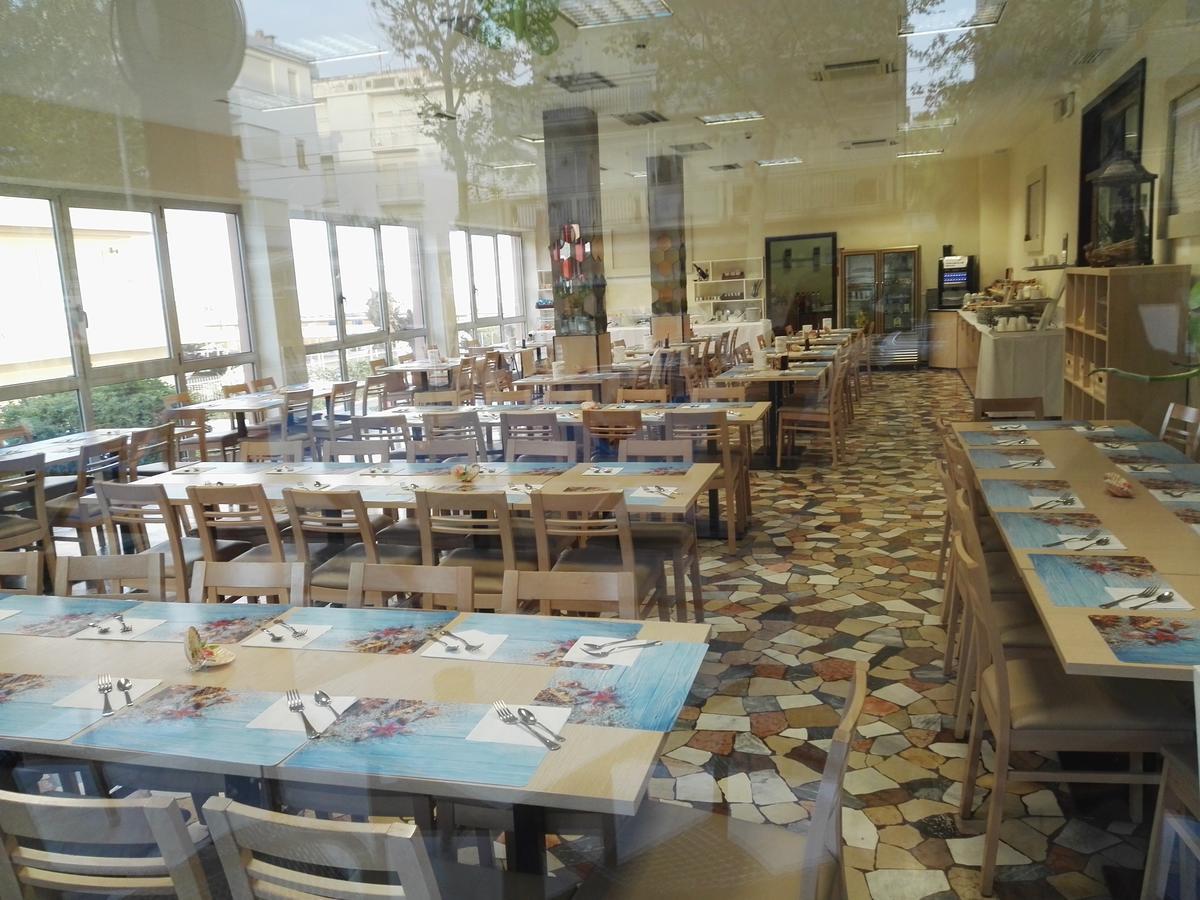 Hotel Sombrero Ρίμινι Εξωτερικό φωτογραφία