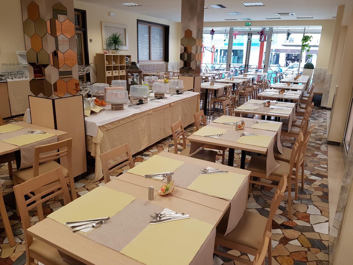 Hotel Sombrero Ρίμινι Εξωτερικό φωτογραφία