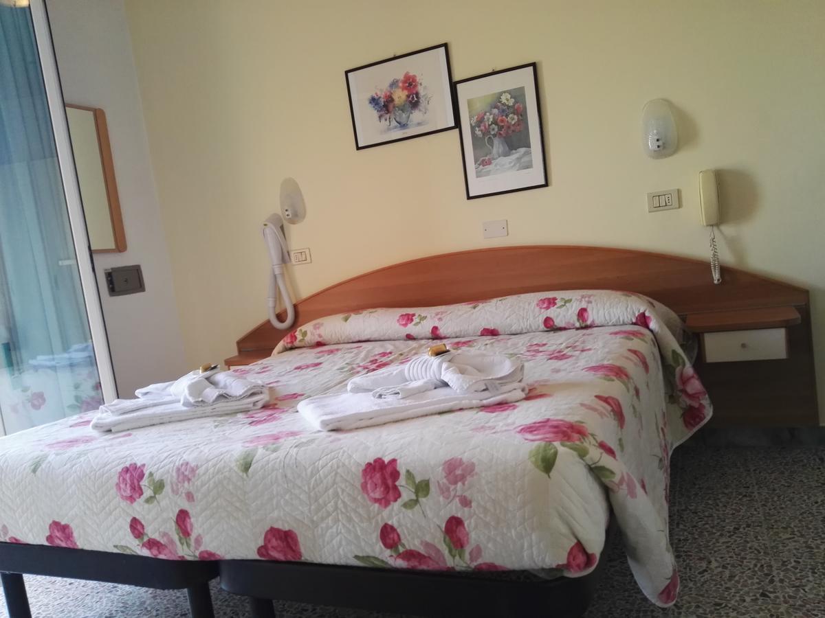 Hotel Sombrero Ρίμινι Εξωτερικό φωτογραφία